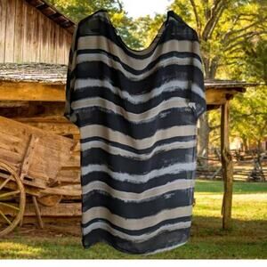 Lush Small short sleeve tan, white, black lined with oversized shell dress.